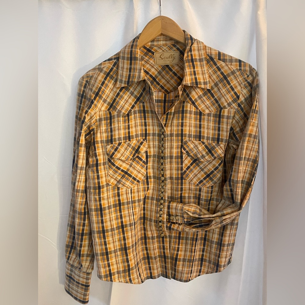 Scully 100 % Cotton ladies front pearl snap Western Shirt,size Medium.